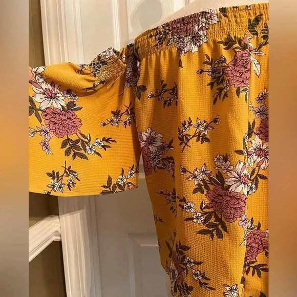 Francesca’s Floral Yellow Blue Rain Off the Shoulder‎ top NWT size S - Picture 7 of 12